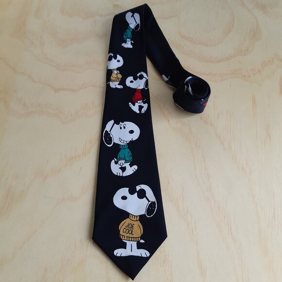 Snoopy Tie - Joe Cool - Picture 4 of 6